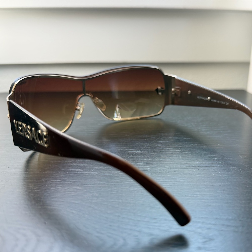 2000s Vintage Versace Gold & Brown Shield Sunglasses - Picture 3 of 8